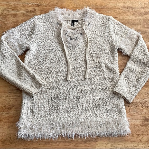 V Neck Tie Front Soft Tunic Sweater with Eyelash Trim by Ethyl Sz S - Picture 3 of 11